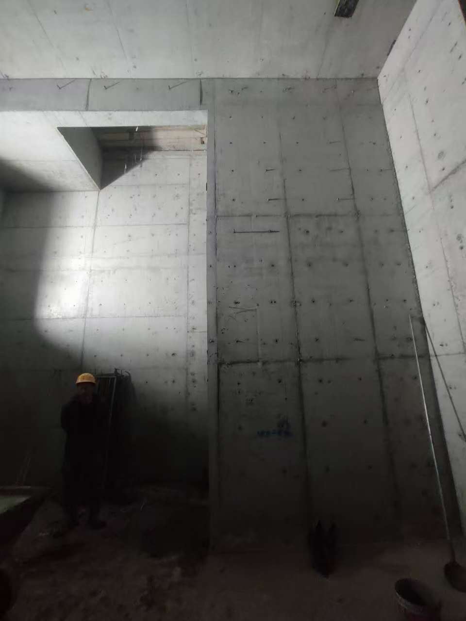 沙湾墙上开槽钢筋断了有影响吗